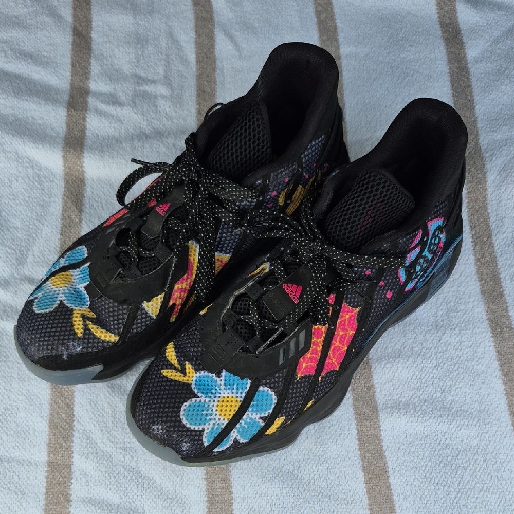 Adidas Men’s size 10 Dame 7 Day of the Dead Basketball Sneaks